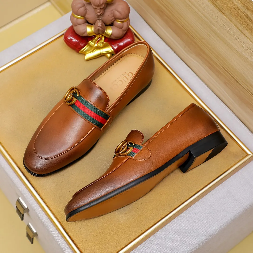 Men's men's shoes 💰380 🆘【GUCCI】Gucci ·🐂里· Hot-selling beanie shoes, top brand luxury, top quality, latest fashion beanie shoes.. The upper is made of original first-layer cowhide. (Full first-layer water-dyed 🐂 leather and lining). The original stylish and stylish soft rubber wear-resistant and non-slip outsole is light and comfortable on the foot, available in 2 colors! Matching code: 38 / 45
